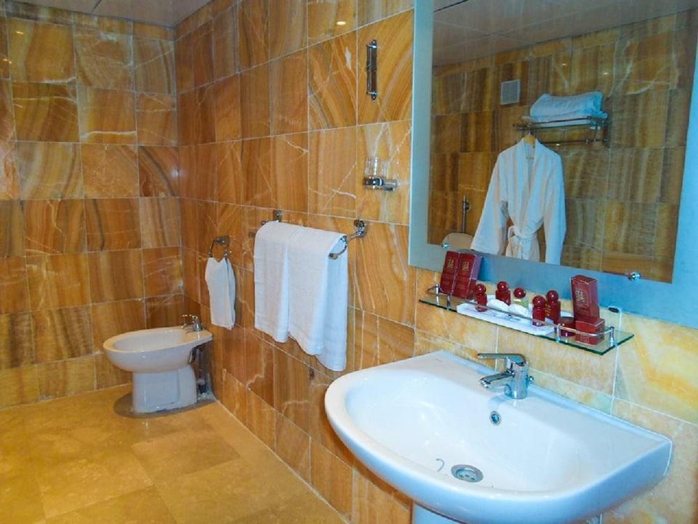 Hotel Les Zianides Тлемсен Екстер'єр фото